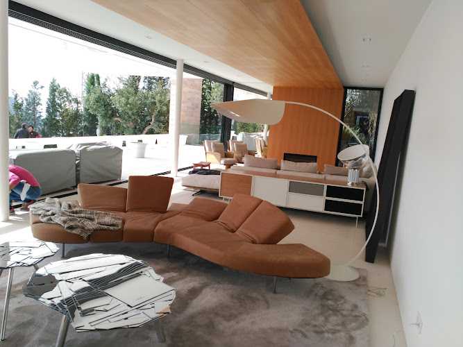 Fotografia tomada fuera de Fusteria Font , S.A. - Tienda de armarios en Pollença, Baleares