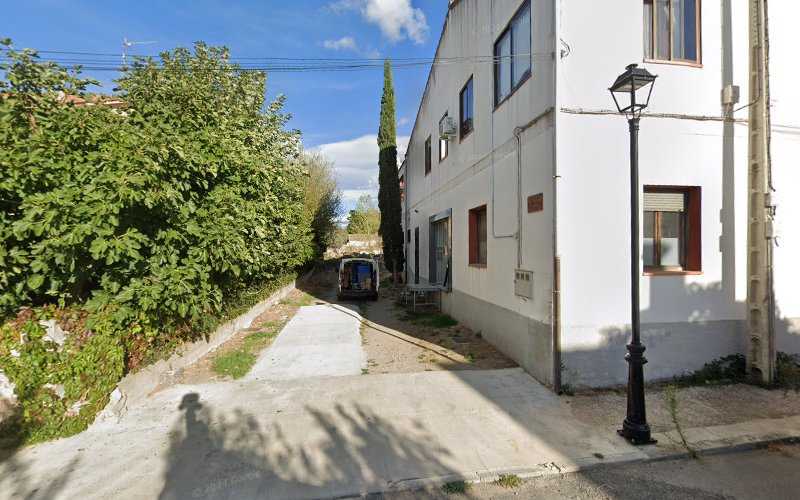 Fotografia tomada fuera de PURPLE servicios creativos - Carpintería en La Losa, Segovia