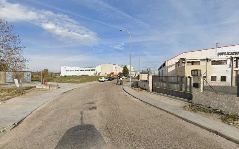Fotografia tomada fuera de Maquinaria Solete - Tienda de suministros para trabajar la madera en Valmojado, Toledo
