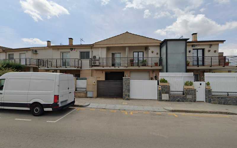 Fotografia tomada fuera de Carpintería de aluminio y PVC - Carpintería metálica y de aluminio en Palau-solità i Plegamans, Barcelona