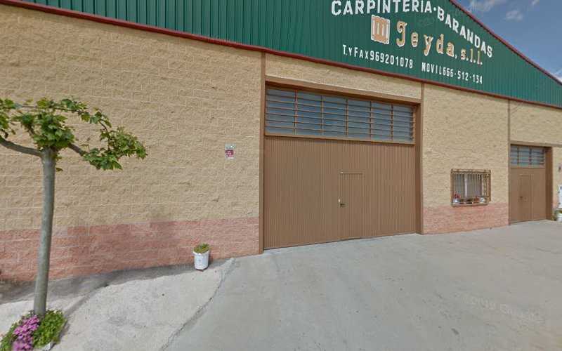 Fotografia tomada fuera de Carpintería Barandas Jeyda S.L.L. - Carpintería en Valverde de Júcar, Cuenca