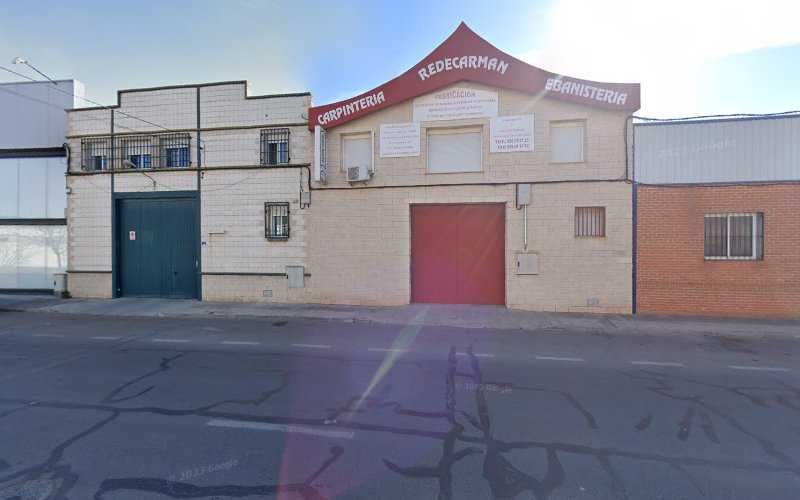 Fotografia tomada fuera de Reformas y decoración en carpintería de madera manchega, S.L. - Tienda de muebles en Tomelloso, Ciudad Real