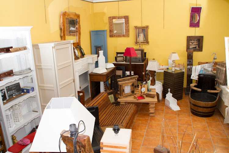 Fotografia tomada fuera de Mondema Artesanos - Carpintería en Tomelloso, Ciudad Real