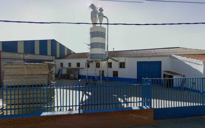 Fotografia tomada fuera de Carpintería Hermanos Moya S.L. - Carpintero en Valera de Abajo, Cuenca