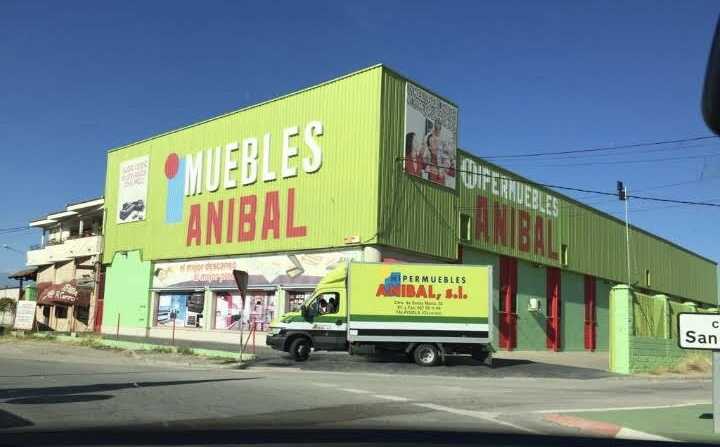 Fotografia tomada fuera de Hipermuebles Anibal - Tienda de sofás en Talayuela, Cáceres