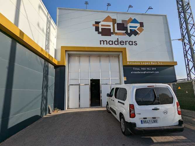Fotografia tomada fuera de ALR Maderas - Carpintería en Lorca, Murcia
