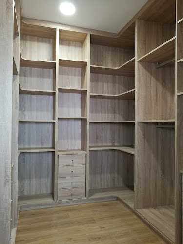 Fotografia tomada fuera de Fusteria J Ciurans - Carpintero en Palau-solità i Plegamans, Barcelona