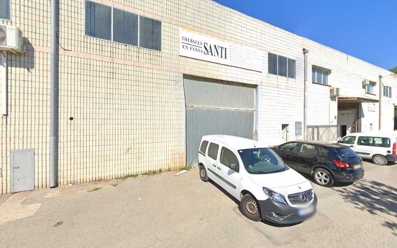 Fotografia tomada fuera de Trabajos en Madera Santi - Botiga de mobles en Palau-solità i Plegamans, Barcelona