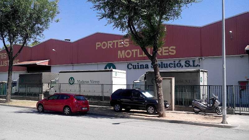 Fotografia tomada fuera de Maderas Virrey - Fábrica en Palau-solità i Plegamans, Barcelona