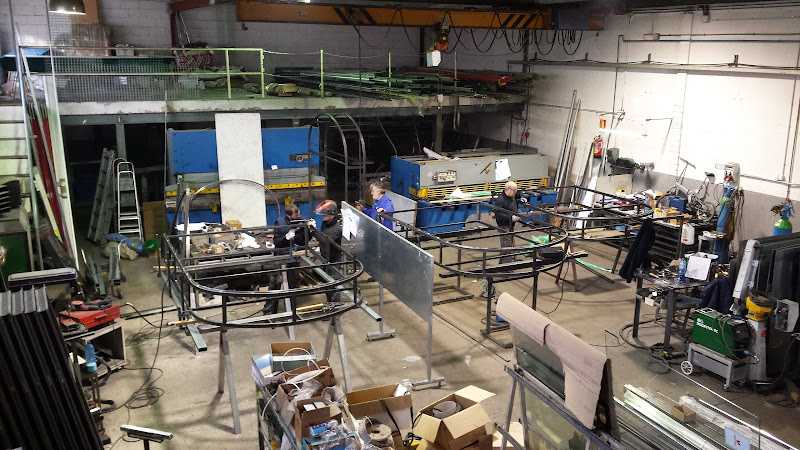 Fotografia tomada fuera de MMT MetalCristal - Carpintería metálica y de aluminio en Palau-solità i Plegamans, Barcelona