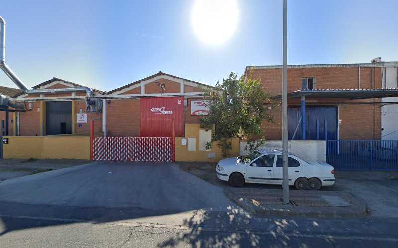 Fotografia tomada fuera de Carpinteria y Ebanisteria Mora sl - Carpintero en Acebuchal (El), Sevilla