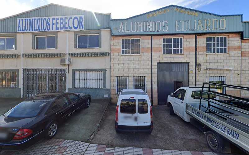 Fotografia tomada fuera de Aluminios Eduardo - Carpintería metálica y de aluminio en Monterrubio de la Serena, Badajoz