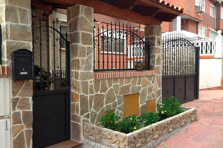 Fotografia tomada fuera de Cerrajería Metálica en Madrid Fasatec - Carpintería metálica y de aluminio en Leganés, Madrid