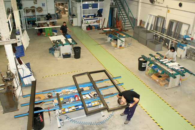 Fotografia tomada fuera de Cristalería Serana - Carpintería metálica y de aluminio en Castellar de la Frontera, Cádiz