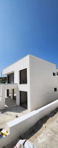 Fotografia tomada fuera de Montajes Amc Fachadas e Interiorismo - Carpintería metálica y de aluminio en Algeciras, Cádiz