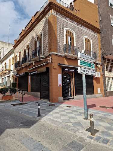 Fotografia tomada fuera de Carpinteria PVC Ventanas Pacheco - Carpintería metálica y de aluminio en Algeciras, Cádiz