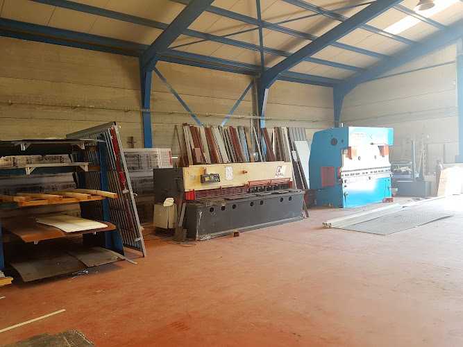 Fotografia tomada fuera de Metalicas Real - Carpintería metálica y de aluminio en Argamasilla de Calatrava, Ciudad Real