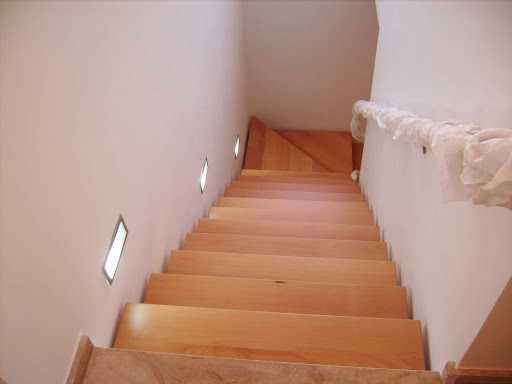 Fotografia tomada fuera de Fustería Fermín Ruiz - Carpintería en L'Alcúdia, Valencia