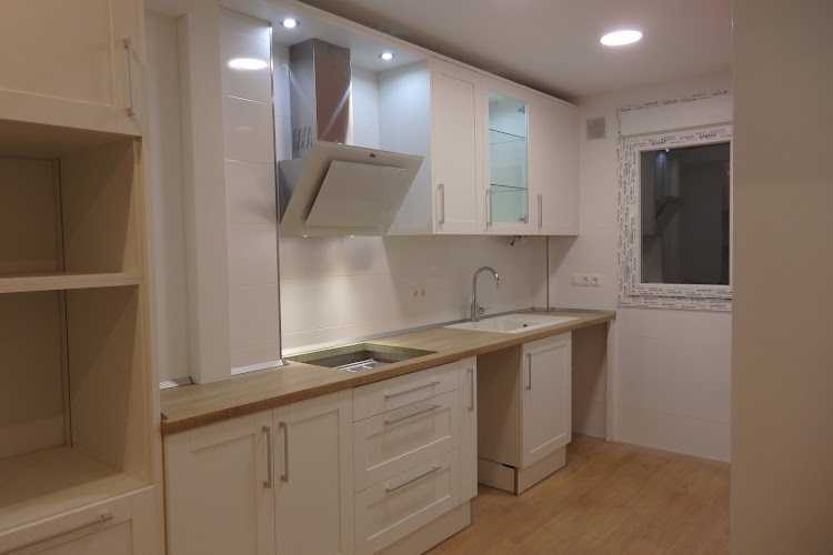Fotografia tomada fuera de Muebles de Cocina Lutope - Tienda de artículos para el hogar en Cuenca, Cuenca