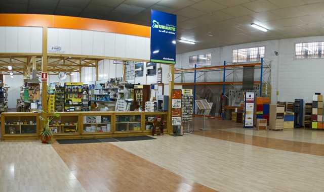 Fotografia tomada fuera de Maderas Rodríguez González S.L. - Establecimiento de venta de madera en Villanueva de la Serena, Badajoz