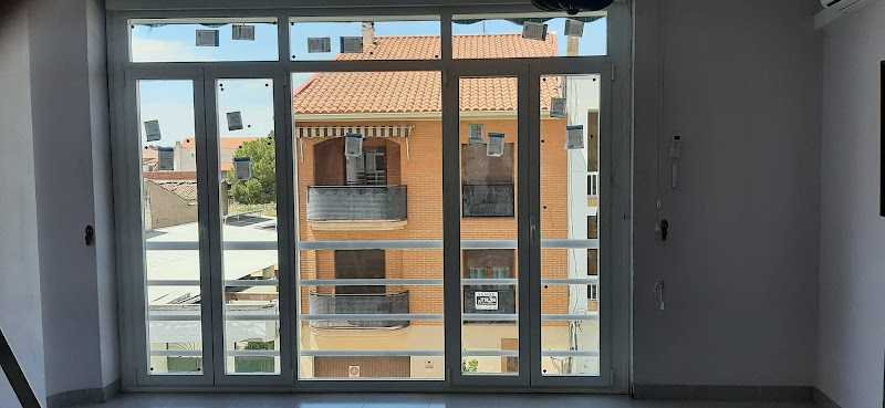 Fotografia tomada fuera de Aluminios Vegas Altas - Carpintería metálica y de aluminio en Villanueva de la Serena, Badajoz