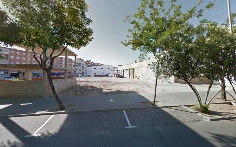 Fotografia tomada fuera de Lacados y Barnizados Andrés Harto - Ebanista en Villanueva de la Serena, Badajoz