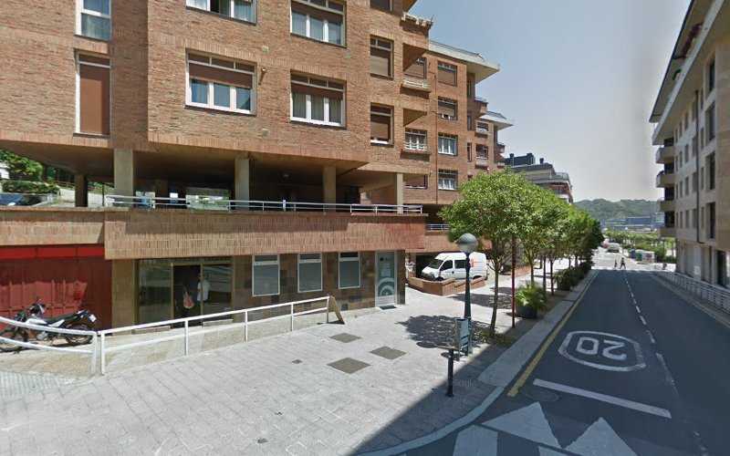 Fotografia tomada fuera de ITZURUN - EIZAGIRRE AROZTEGIA - Carpintería metálica y de aluminio en Zumaia, Guipúzcoa