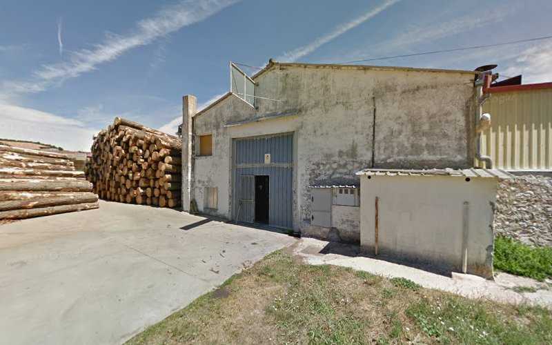 Fotografia tomada fuera de Maderas Eloyfer , S.L. - Establecimiento de venta de madera en Hontoria del Pinar, Burgos