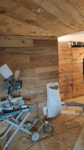 Fotografia tomada fuera de Fustes La Vall - Carpintería en Vielha, Lérida