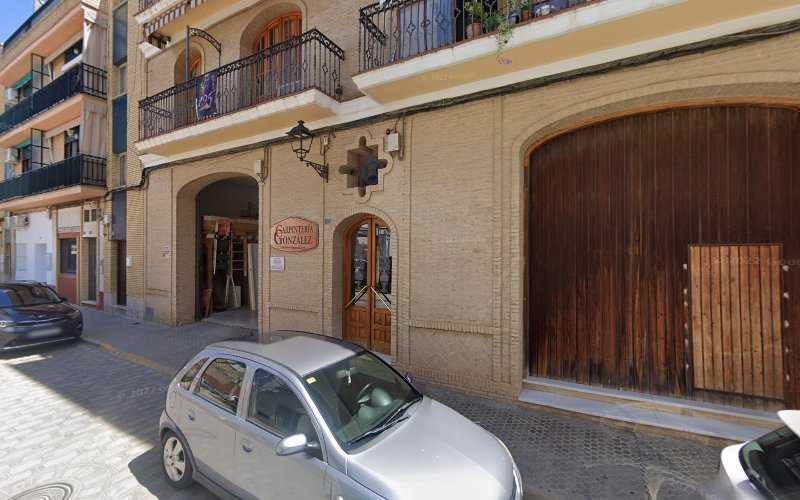 Fotografia tomada fuera de Carpintería González Sousa S L - Tienda de armarios en Utrera, Sevilla
