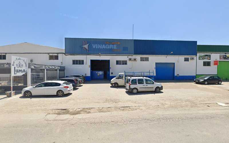 Fotografia tomada fuera de TALLERES VINAGRE ANTONIO SL - Carpintero en Utrera, Sevilla