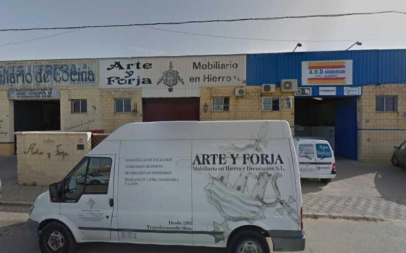Fotografia tomada fuera de Arte Y Forja Mobiliario E Hierro S L - Carpintería metálica y de aluminio en Utrera, Sevilla