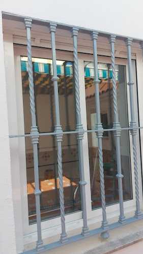Fotografia tomada fuera de Aluminios Begines - Cristalero en Utrera, Sevilla