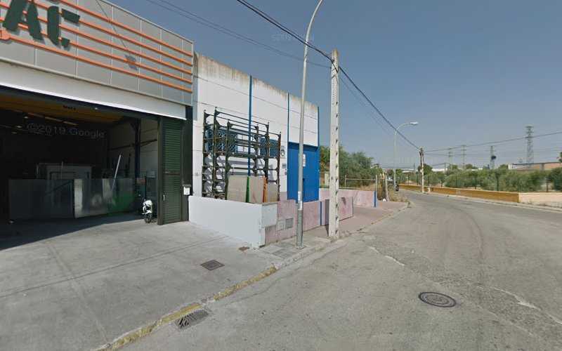 Fotografia tomada fuera de Puvenac,S.L. - Carpintería metálica y de aluminio en Utrera, Sevilla