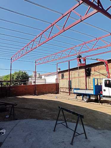 Fotografia tomada fuera de CARPINTERIA METALICA Y ALUMINIO ,HERMANOS GALLEGO - Carpintería metálica y de aluminio en Zahínos, Badajoz