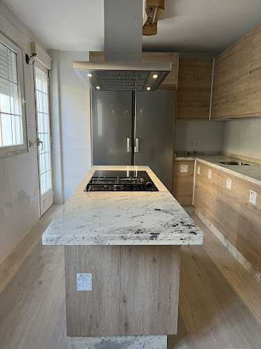 Fotografia tomada fuera de Carpinteria Sharif - Carpintería en Mérida, Badajoz