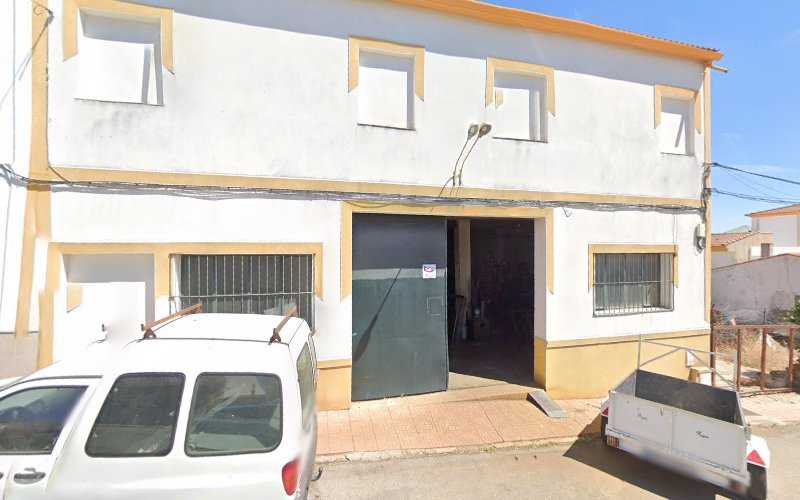 Fotografia tomada fuera de Talleres Hnos Rico Bautista - Carpintería metálica y de aluminio en Monesterio, Badajoz