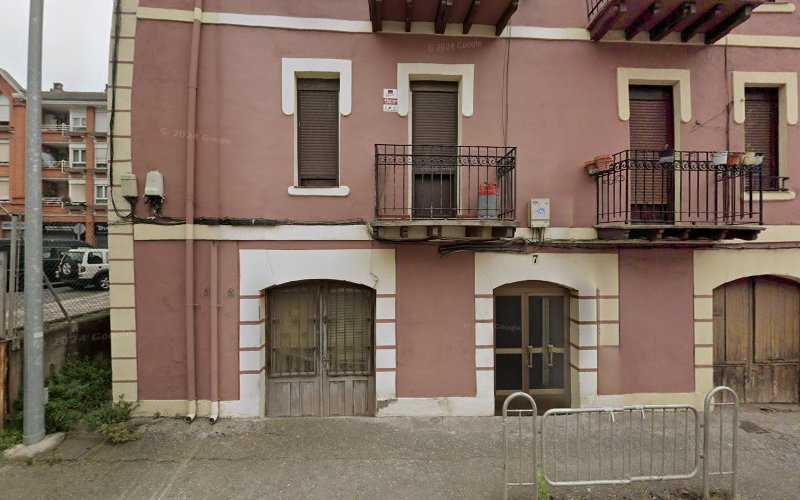 Fotografia tomada fuera de A.B.M. MADERAS IMPORTACION S.A. - Tienda de suministros para trabajar la madera en Ugarte, Vizcaya