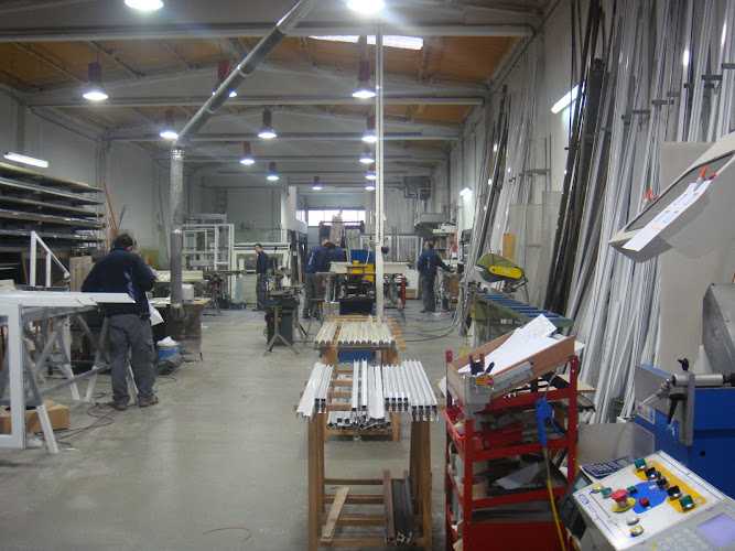 Fotografia tomada fuera de VAS Vidre i Alumini del Solsonès, S.L. - Metal·listeria en Solsona, Lérida