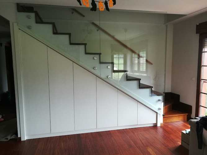 Fotografia tomada fuera de Carpinteria Vabor - Carpintero en Guarnizo, Cantabria