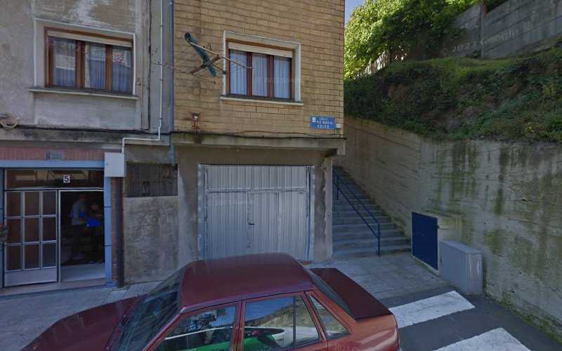 Fotografia tomada fuera de Carpinteria Nestor Perez - Carpintería en Portugalete, Vizcaya