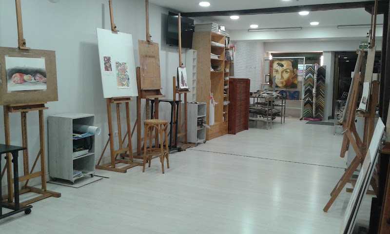 Fotografia tomada fuera de Beittu Art Factory - Tienda de enmarcación en Durango, Vizcaya