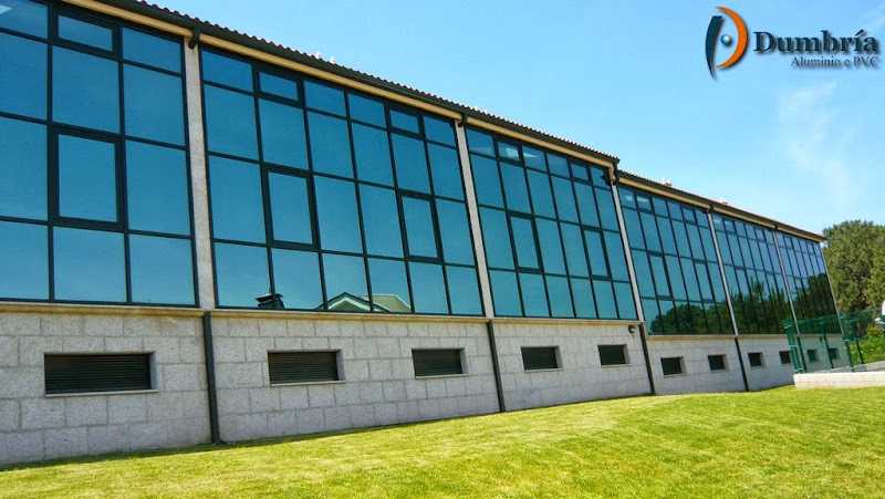 Fotografia tomada fuera de Dumbría Aluminio e PVC - Carpintería metálica y de aluminio en Cee, A Coruña