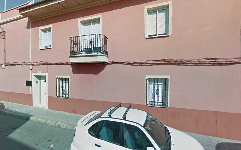 Fotografia tomada fuera de COMERCIAL Y BRICOLAJE LAS TABLAS, S. L. - Carpintero en Daimiel, Ciudad Real