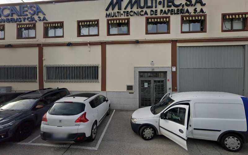 Fotografia tomada fuera de Aluminios Andrés De Frutos S.L. - Carpintería metálica y de aluminio en Coslada, Madrid