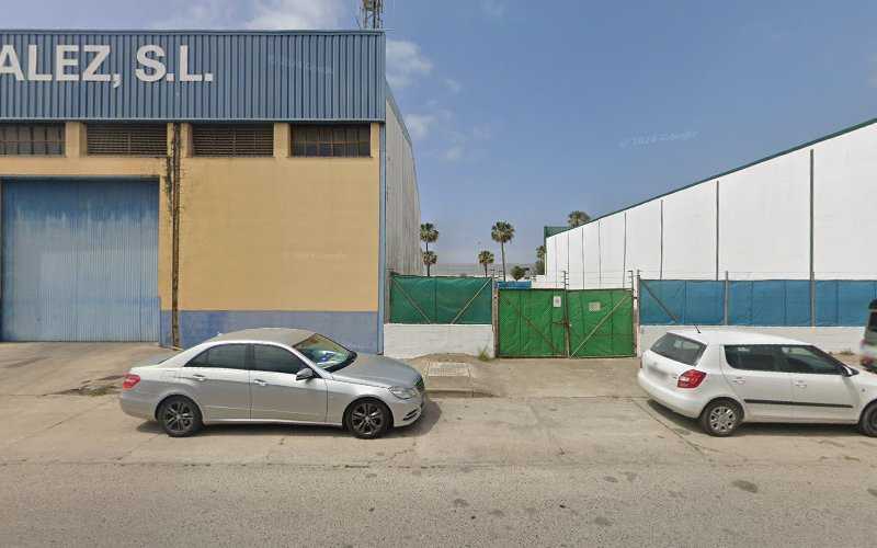 Fotografia tomada fuera de Carpinteria Paredes Fuentes - Carpintería en Rota, Cádiz