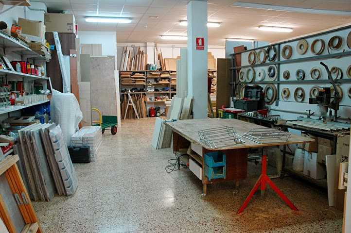 Fotografia tomada fuera de Ca Sa Espais Interiors S L - Carpintería en Reus, Tarragona