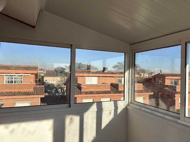 Fotografia tomada fuera de Aluminios Dos - Carpintería metálica y de aluminio en Reus, Tarragona