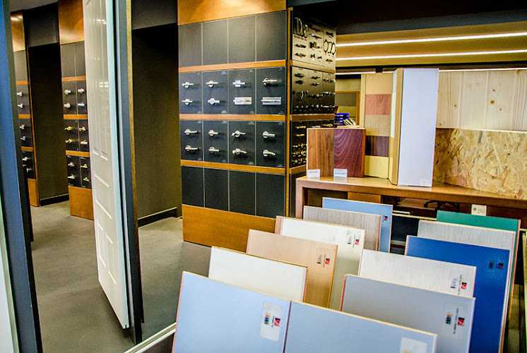 Fotografia tomada fuera de Fusteria i ferreteria Esteba - Fusteria en Reus, Tarragona