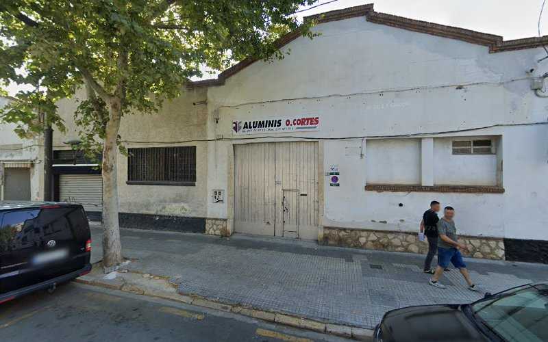 Fotografia tomada fuera de Aluminis Ochoa - Metal·listeria en Reus, Tarragona